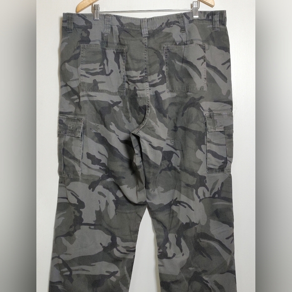 Wrangler Grey Camouflage Cargo Pants - Picture 8 of 10